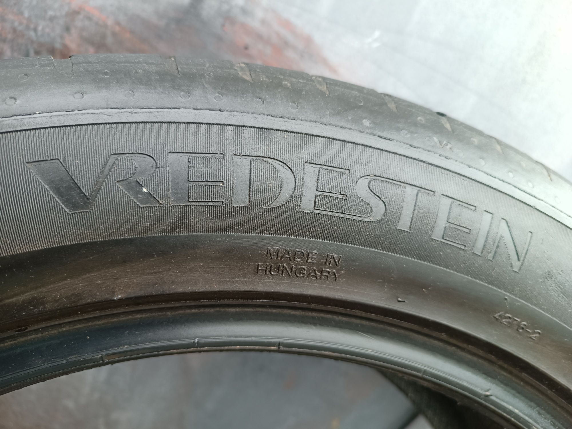 225/55/18 Vredestein