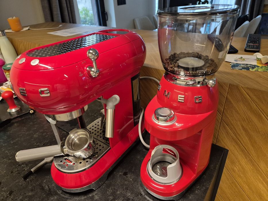 Кафемашина SMEG ECF01RDEU + Кафемелачка SMEG CGF01PGEU
