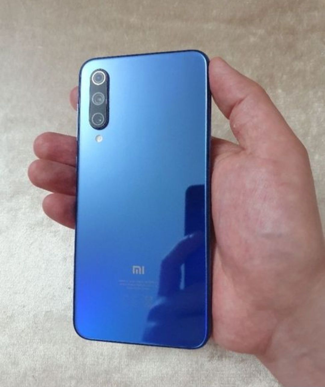 Xiaomi MI 9 SE 6/64GB Igravoy Flagman Holati yaxshi Snapdragon 712 Zor