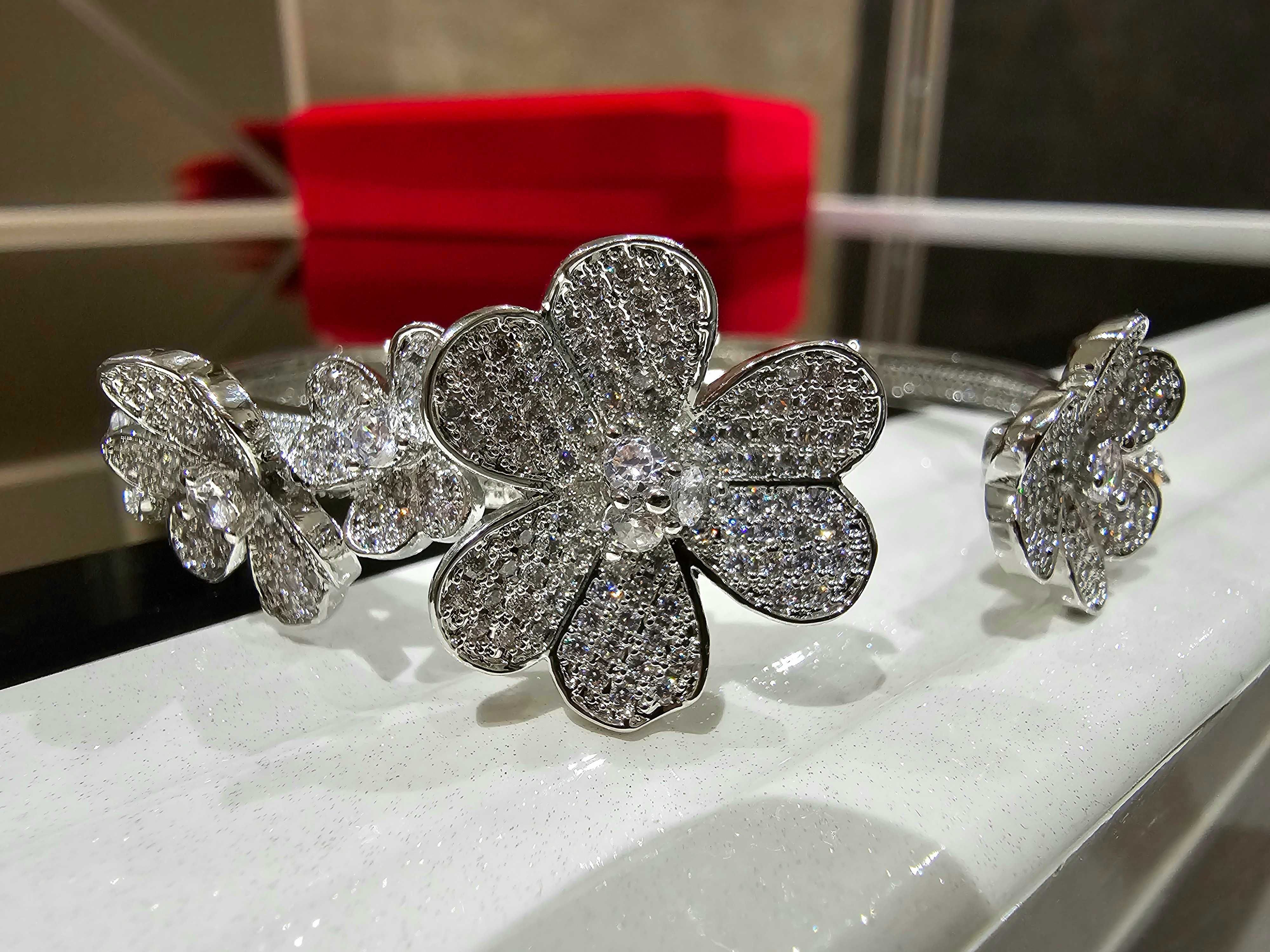 Van Cleef & Arpels VCA Silver 7 Flowers Frivole Diamond Дамска Гривна