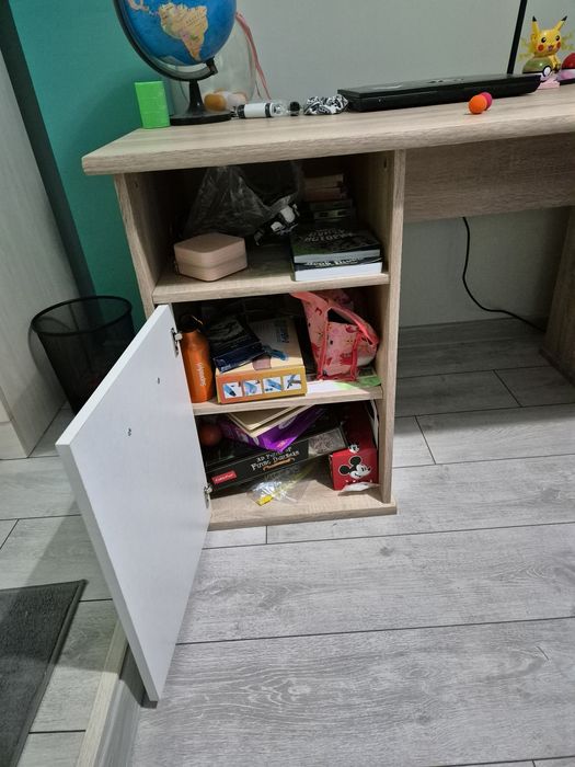 Голямо бюро с чекмеджета