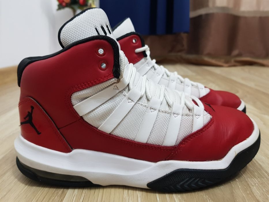 Adidasi Jordan mărimea 36 :nike salomon