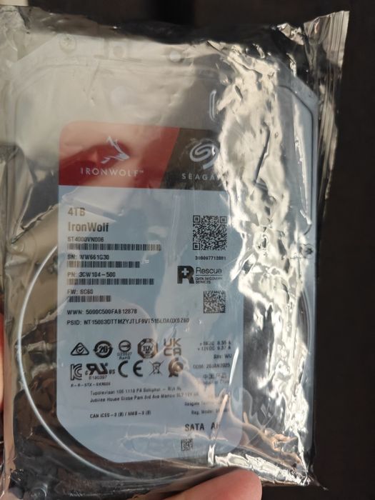 Новый запечатанный жесткий диск WD red