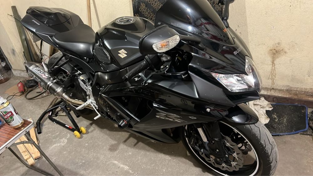 Suzuki gsxr k9 750