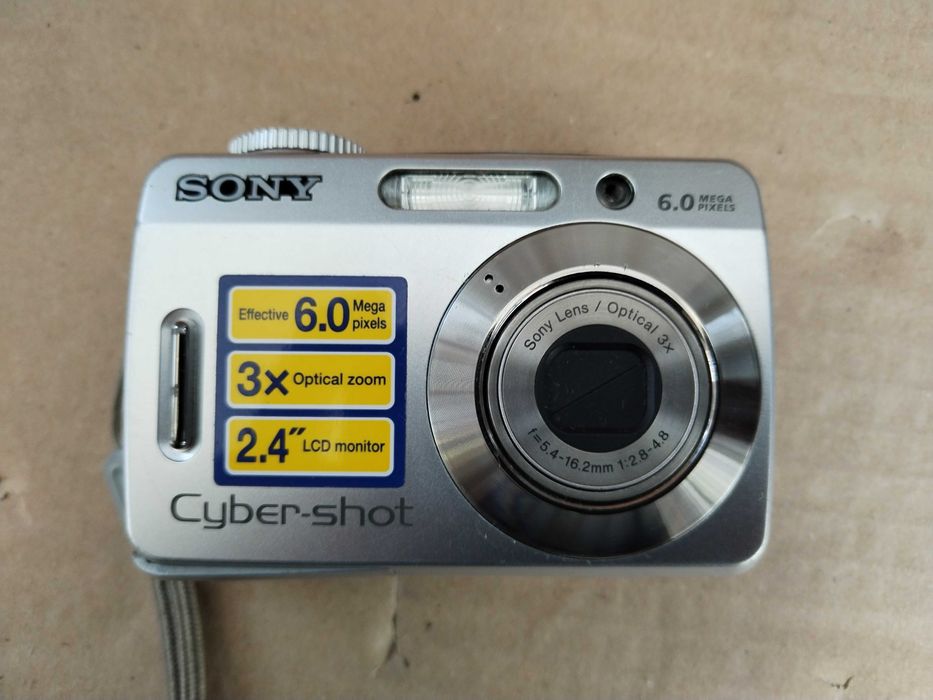 Малък фотоапарат Sony Cyber-shot DSC-S500