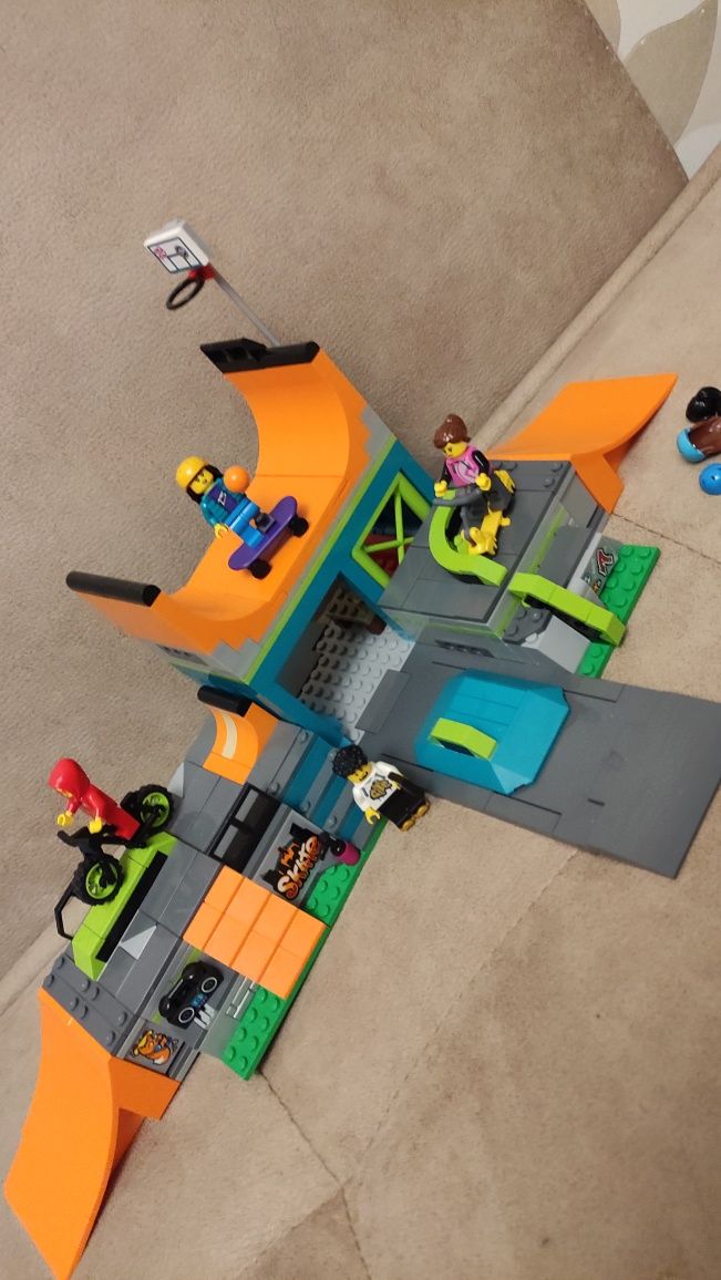 LEGO City - Скейтпарк на улицата (60364)