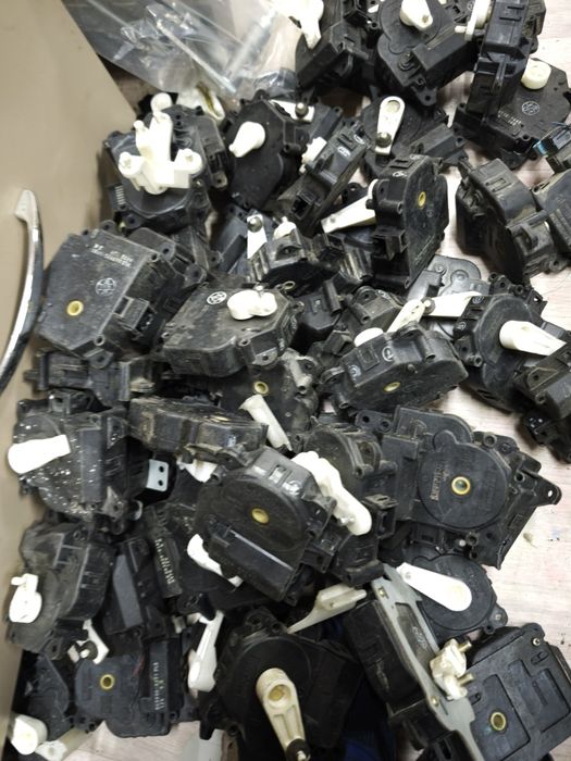 Сервоприводы на запчасти оптом по 3000