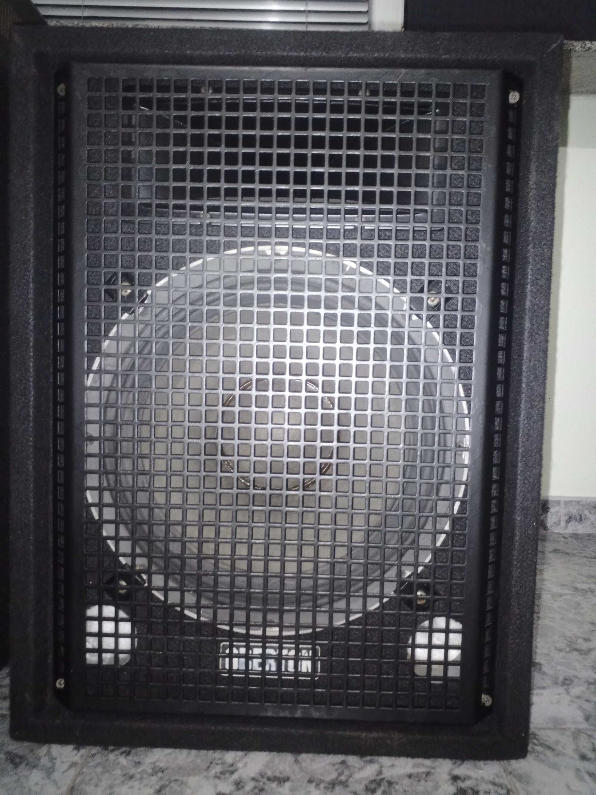 Крайното стъпалото Oberton B500 2x250W и тонколони.