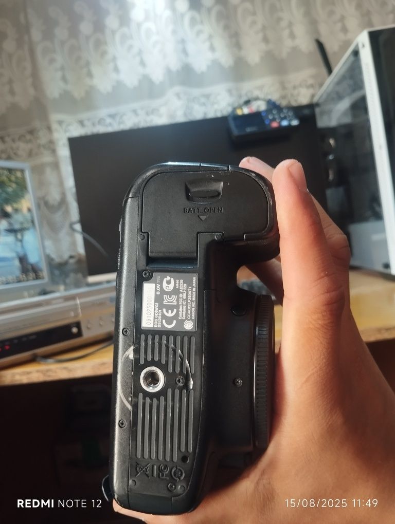 Conon eos 6d  bodu sotiladi holadi yaqshi zor1ta batariya zariyatn