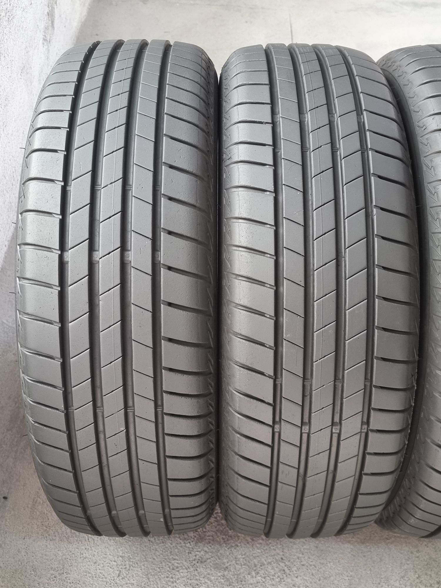 185/65/15 Bridgestone 4Броя: 250лв 7.5мм