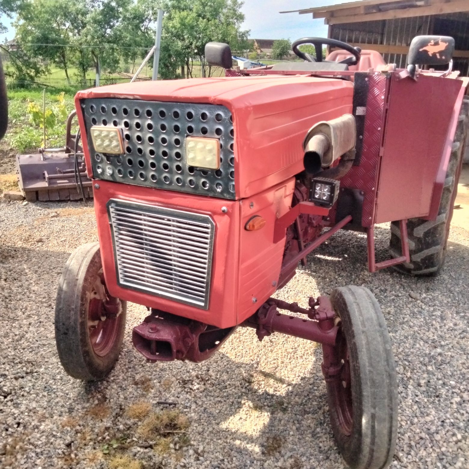 Vând tractor UTB 445