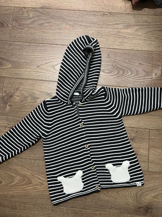 Джинсови гащеризони 92 размер-керемиден,две блузки-12 лв -обичан веднъ