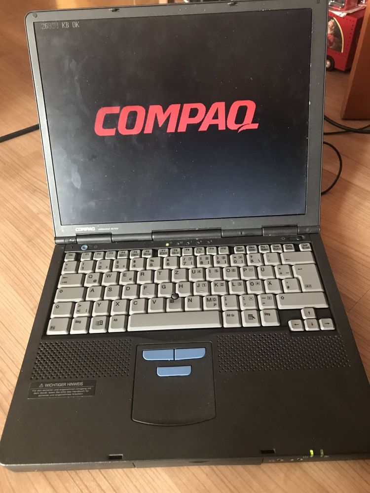 Laptop vechi Compaq armada m700