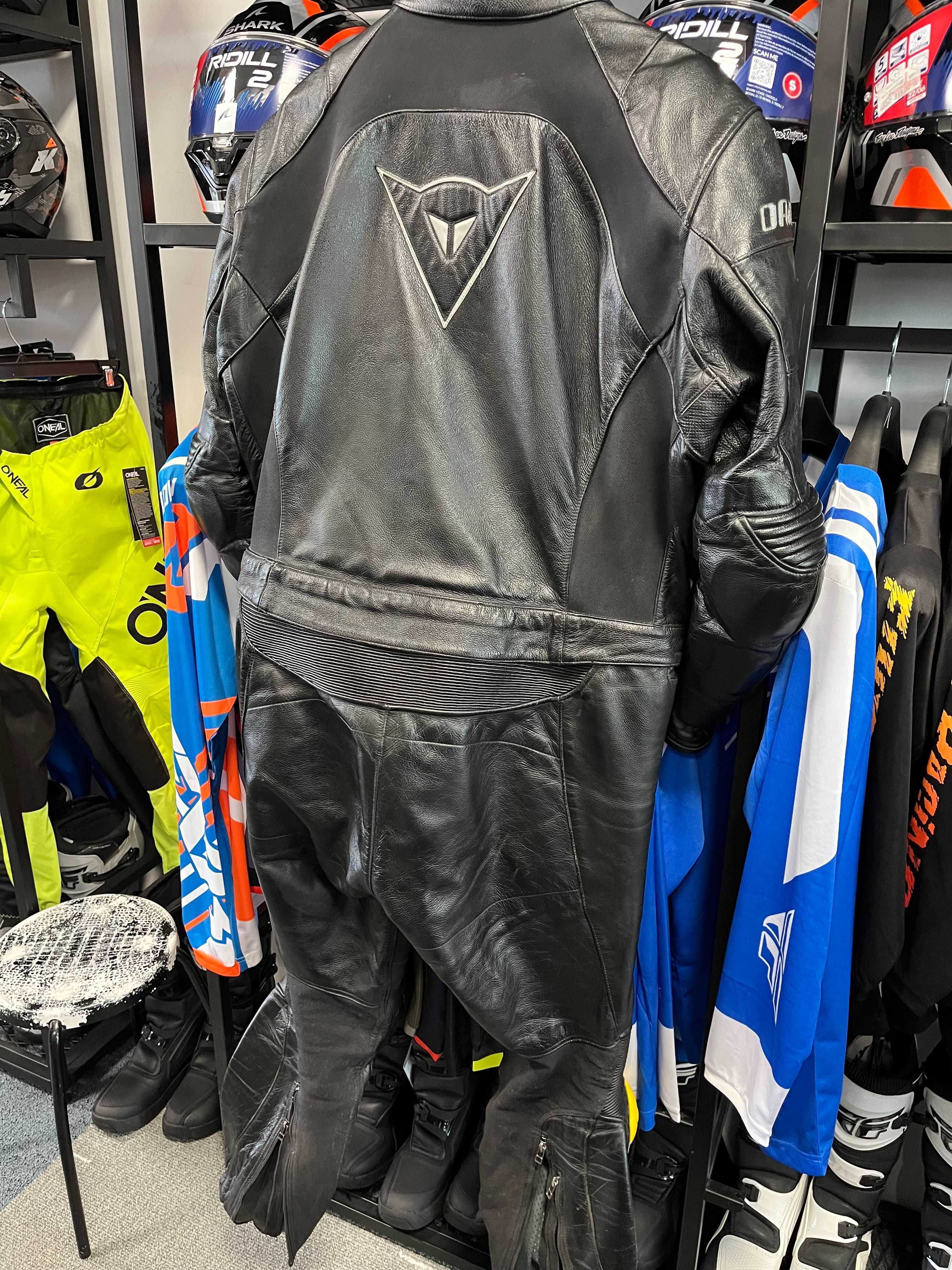Кожен мото екип DAINESE D-TEC,размер 56-XL ,2части , протектори