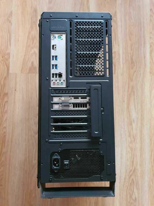 PC Gaming i7-6700K 16GB DDR4 256GB SSD Video R9 270 2GB Corsair 750W