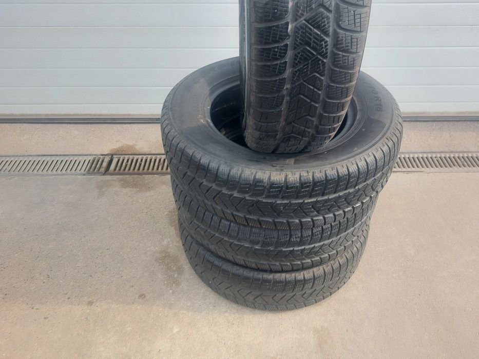 135 lei bucata! Set anvelope M+S/IARNA 215 70 16 Pirelli
