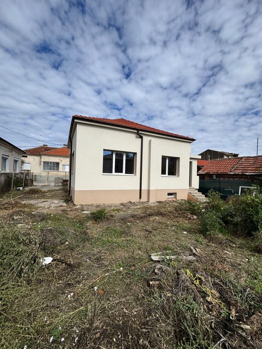 Продавам къща в центъра на  Свиленград.