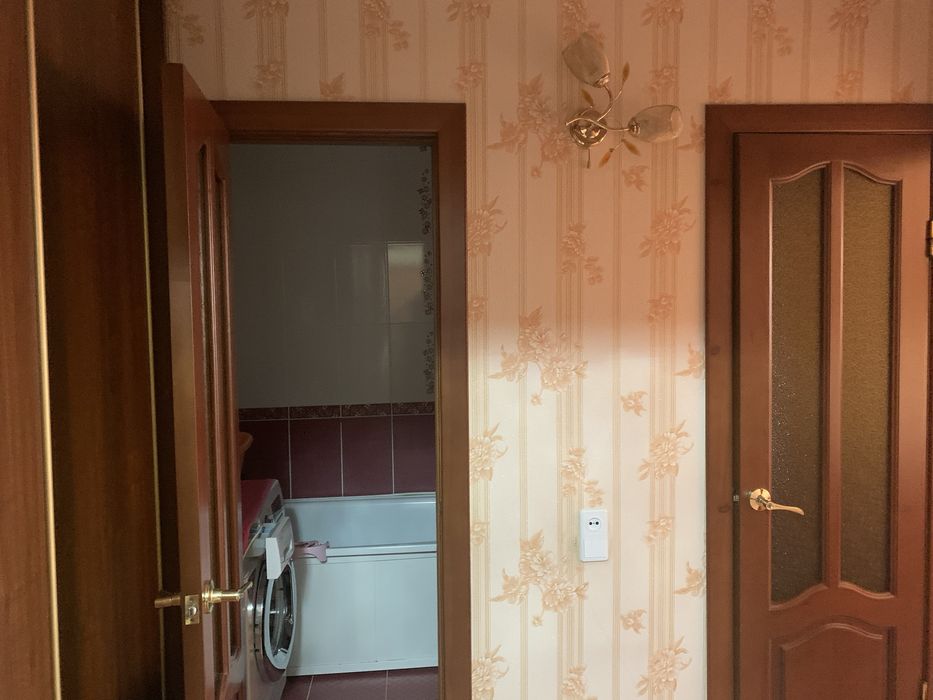 Продам 2-х комнатную , 5/10, 20 мкр.