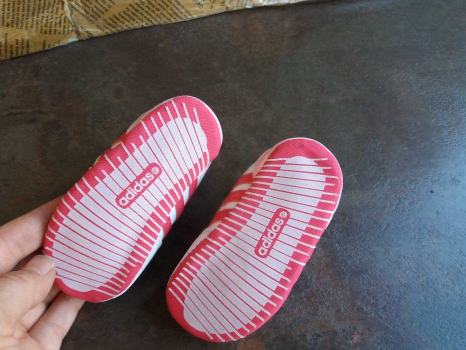 буйки,пантофки,бебешки обувки Adidas,Converse,Clarks,ном.18/21 НОВИ!