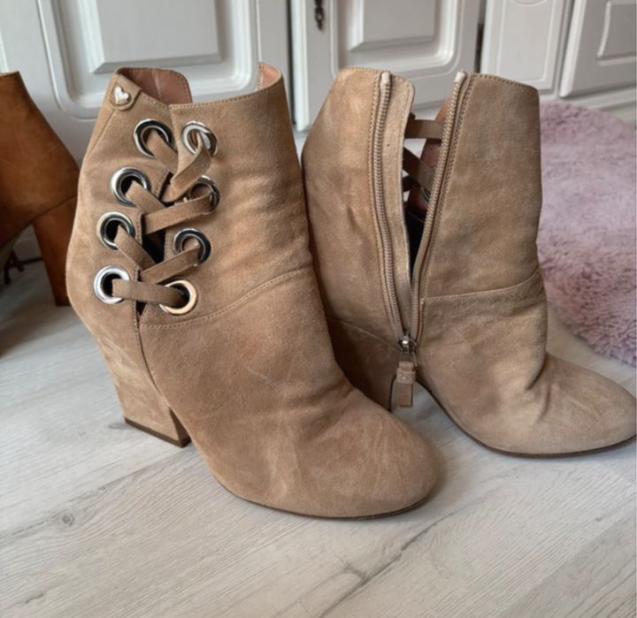 Ghete 38 crem din piele maro deschis camel frumoase in stare f buna