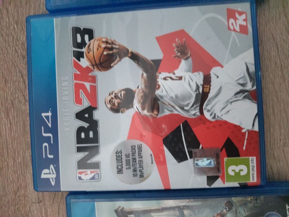 Dau la schimb 3 jocuri de ps 4