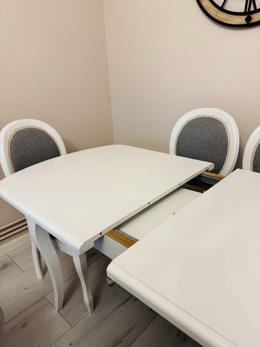 Masa din lemn, pentru living cu scaune