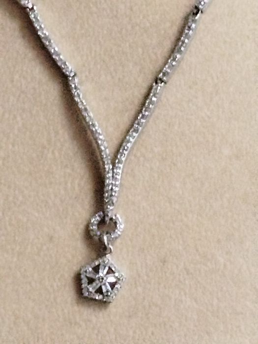 Vând colier din argint