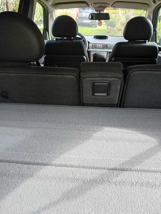 Vand autoturism Opel Meriva bine intretinut!