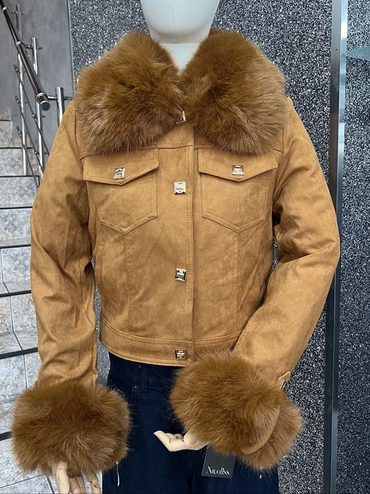 Дамско яке със свалящ се пух на яката и ръкавите