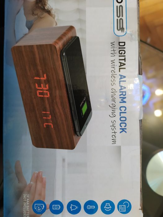 Часовник с безжично зарядно за телефон