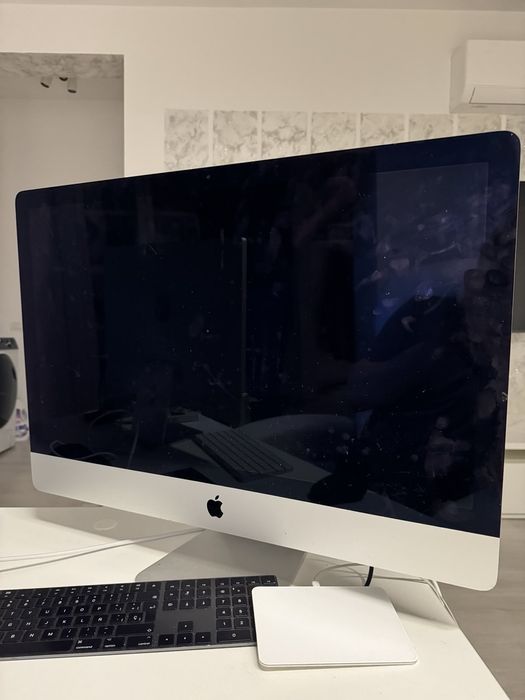 iMac 27 inch, 5k,32 GB, 2400 mhz DDR4, i7, 4.2 ghz, Radeon pro 580 8 G