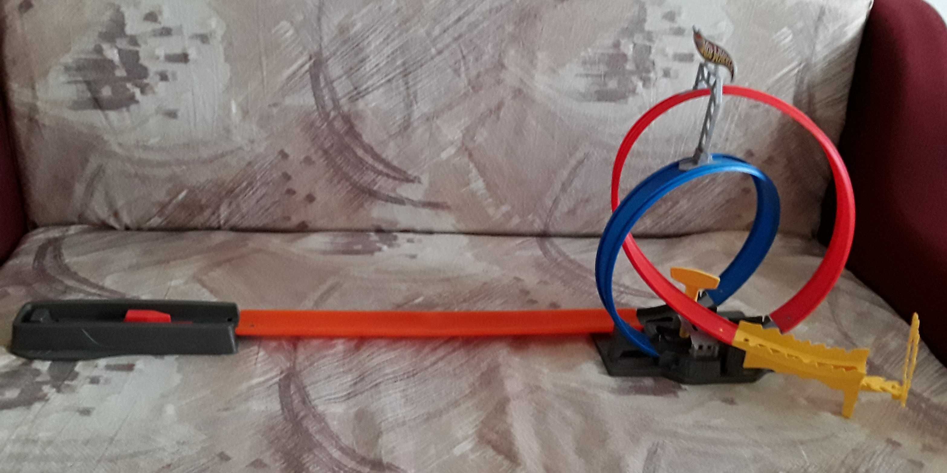 Писта hotwheels с лупинги
