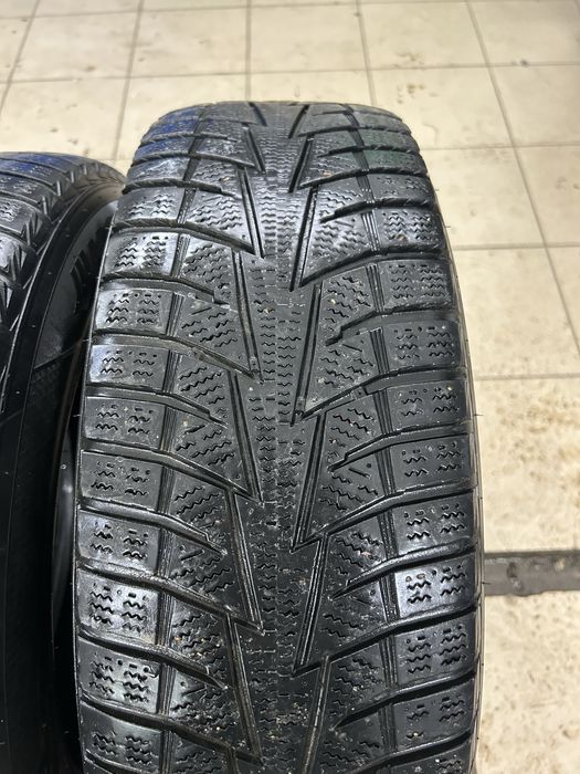 Резина зимняя липучка размер ( 215/70 R16)