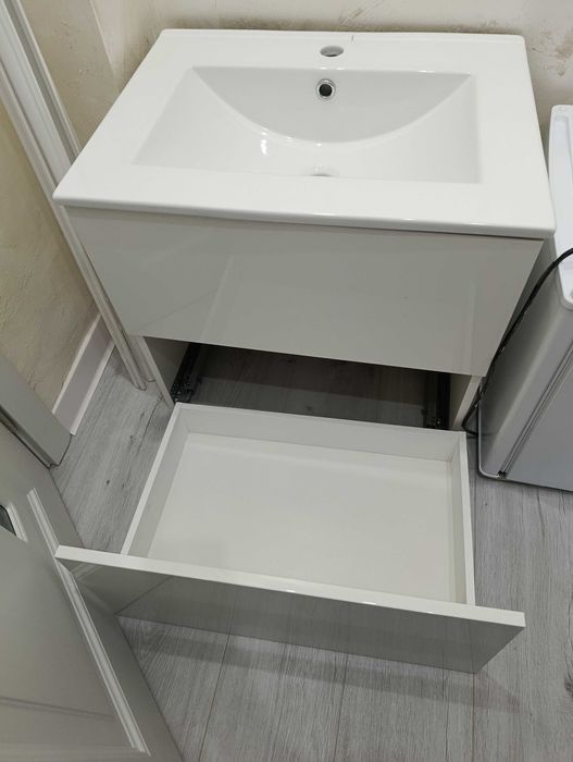 De Vânzare  masca și  chiuveta