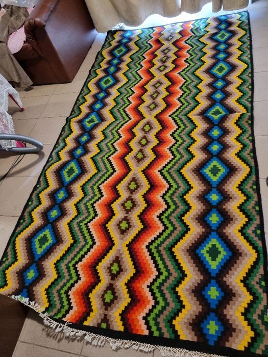 Vând covor tradițional.Dimens 1.20 pe 2m