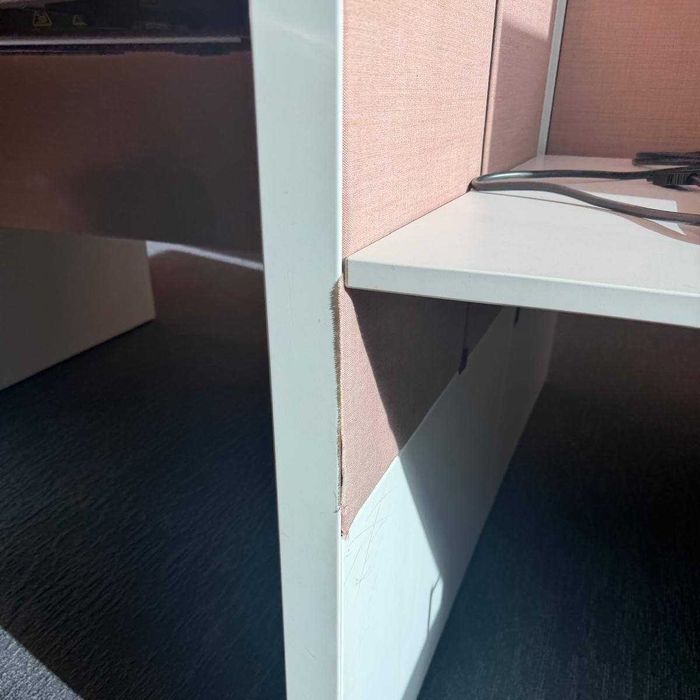 Birou cu panouri despărțitoare, reglaj înălțime, izolare fonică