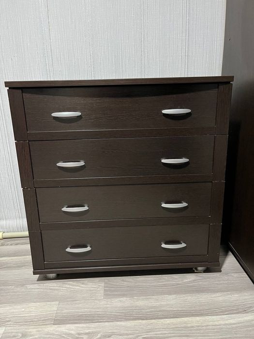 Продам вместительный комод