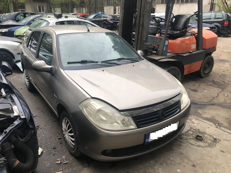 Dezmembrez Renault Clio Thalia 2012 1.2 benzina maro