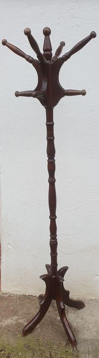 Cuier vechi din lemn masiv,românesc