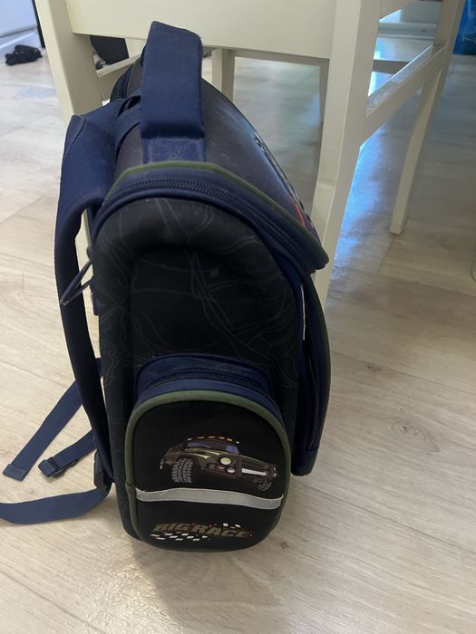 Продам школьную сумку в отличном состоянии