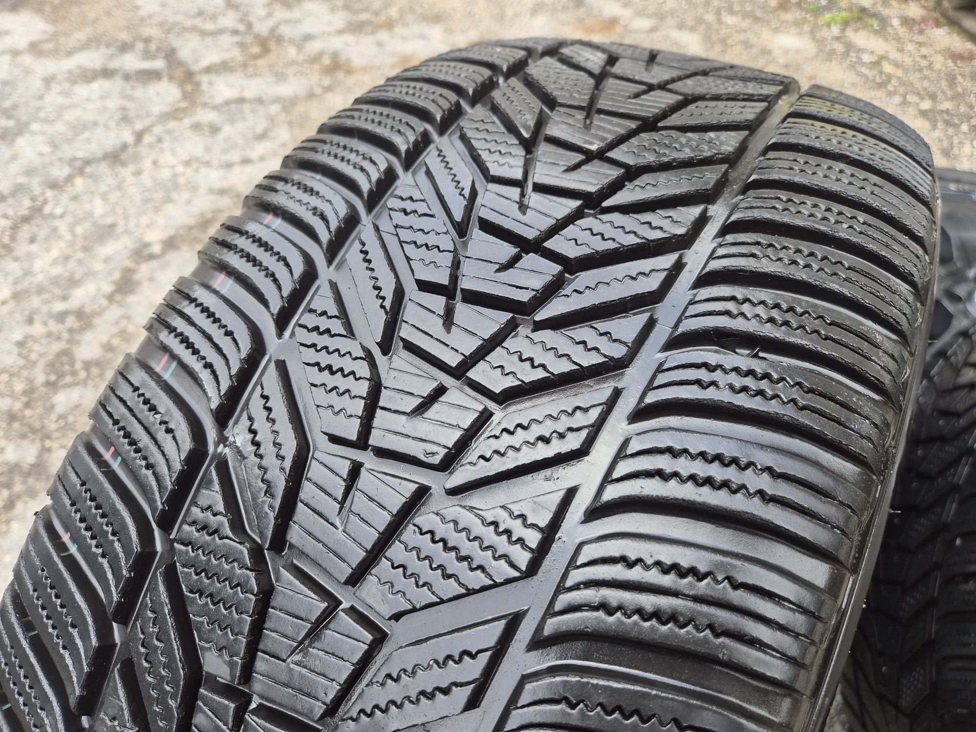 4бр. 255/45/18 гуми Hankook Winter icept evo3 зимни