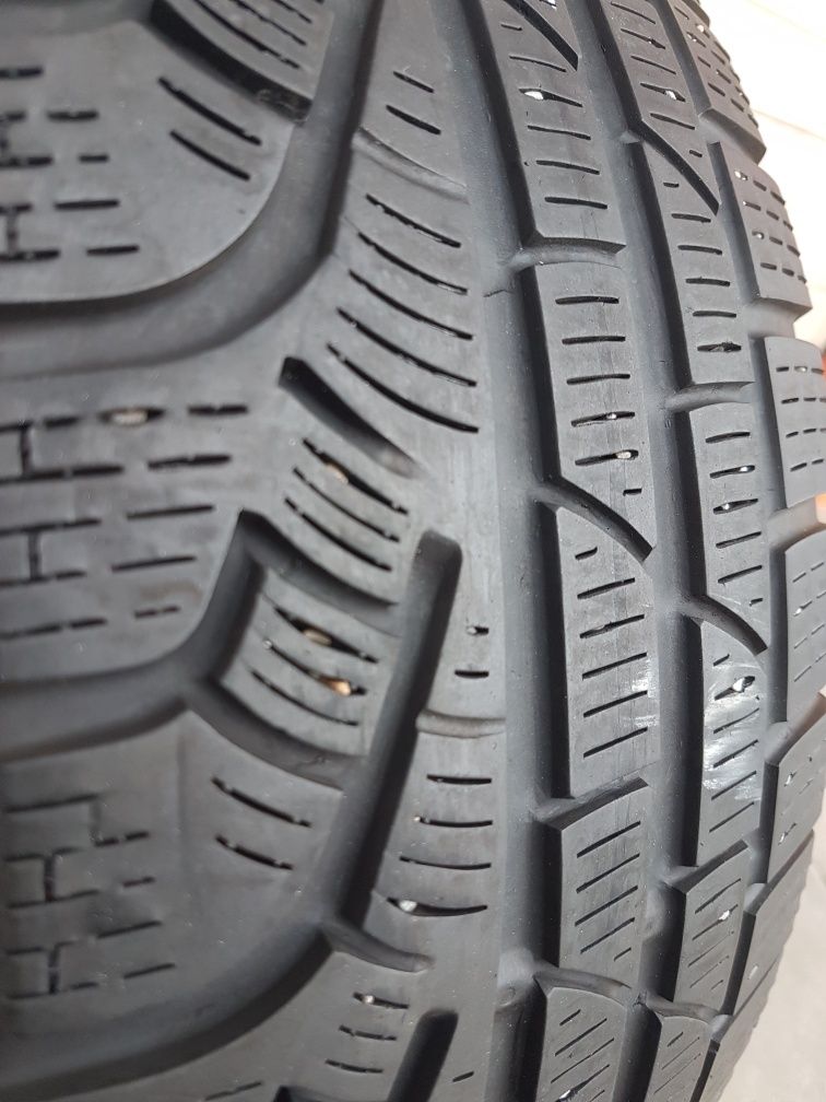 Зимни гуми 2 броя PIRELLI SottoZero 205 60 R16 дот 3318