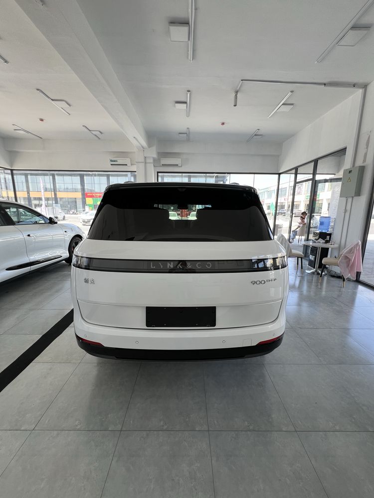 Lynk&co 900 hybrid