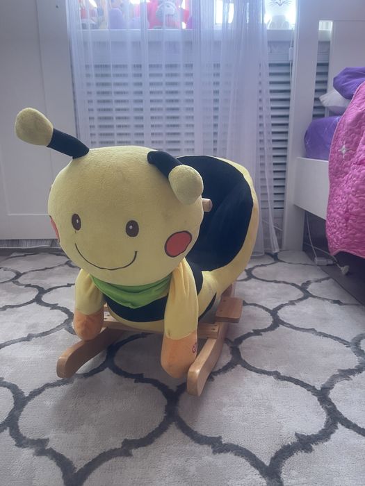 Продаю кресло качалку детскую