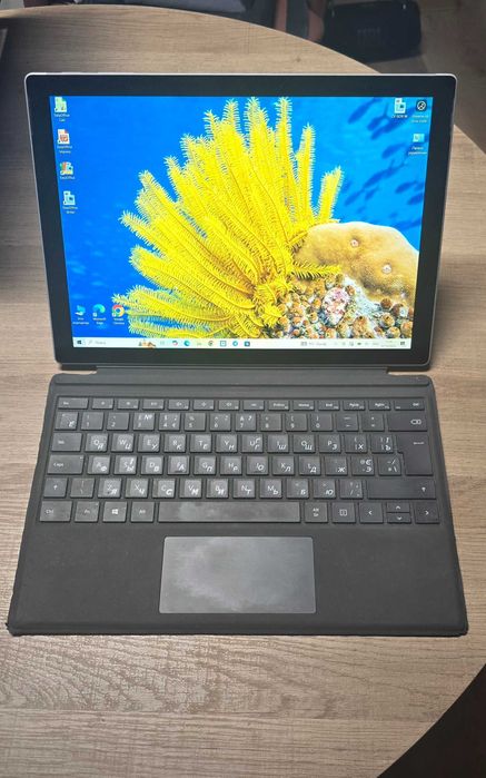 Microsoft Surface Pro 7 +
