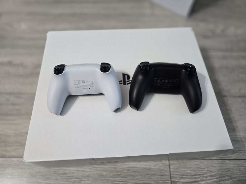 Ps5 slim digital 2 manete, ca nou