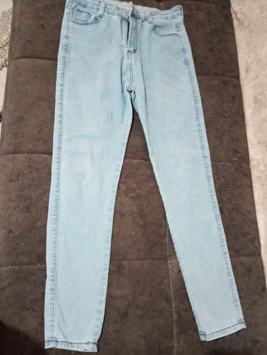 Джинсы женские в отличном состоянии фирменные