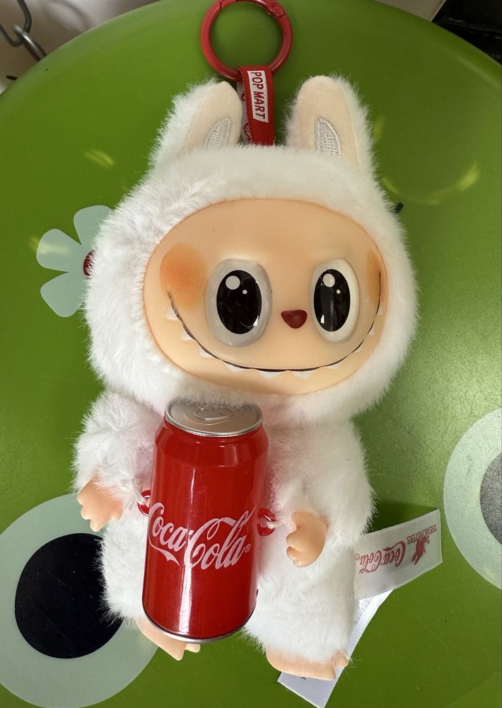 Labubu Coca Cola, plus tip breloc aprox 18 cm