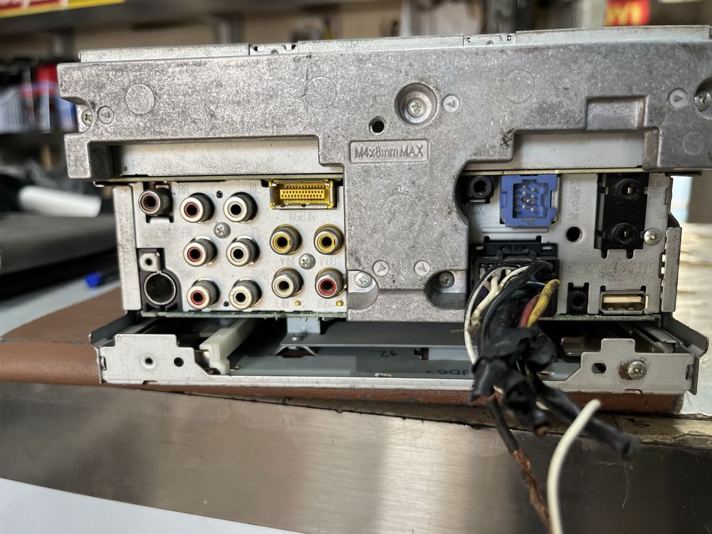 Pioneer magnitolla   AVH-P4250 DVD