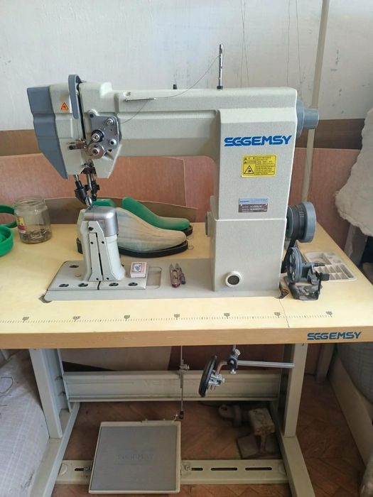 Продаётся швнйная машина